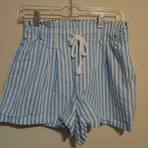 Wild Fable Paper Bag Shorts sz M
